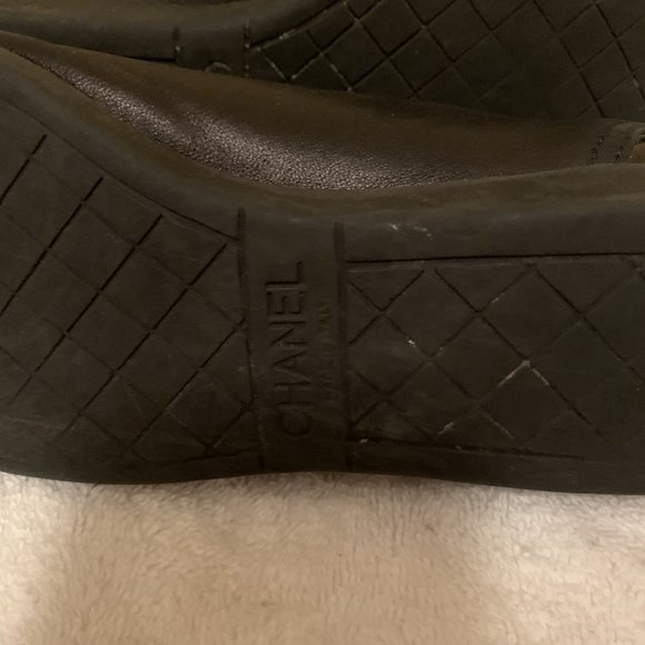 I AM ON SALE! CHANEL SOFT LEATHER BOOTIES - Picture 13 of 15